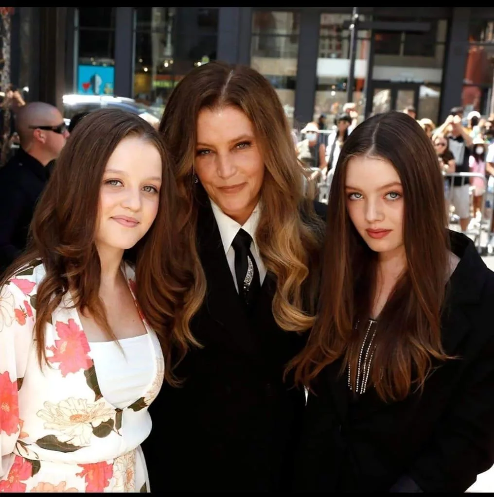 finlay aaron with her family