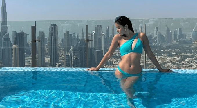 shanaya-kapoor-swimsuit-pictures