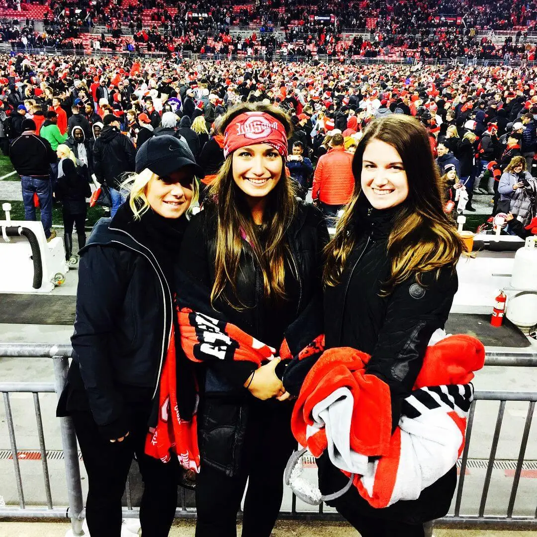 olivia holzmacher with her sisters