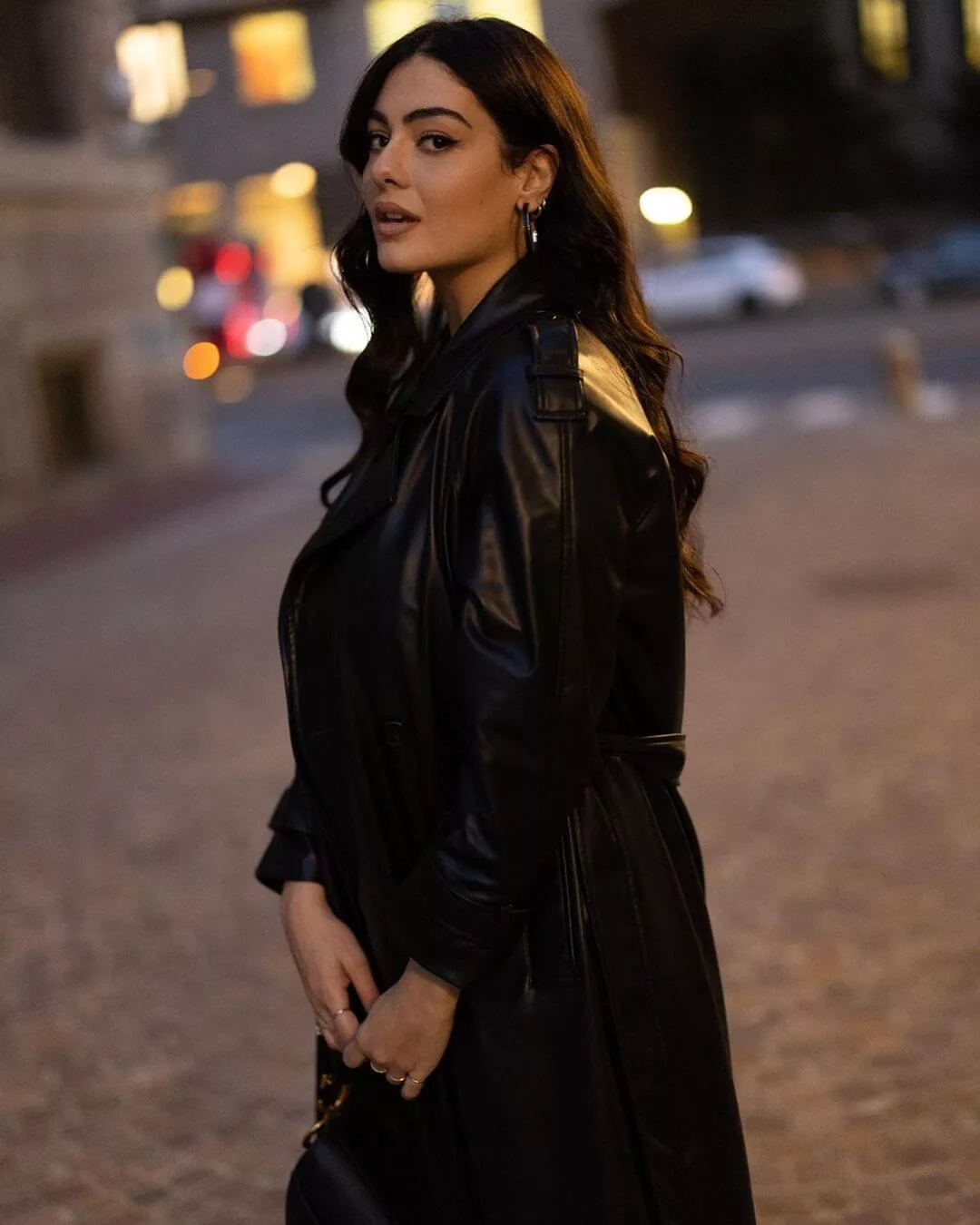 Paola in a black dress sidelook