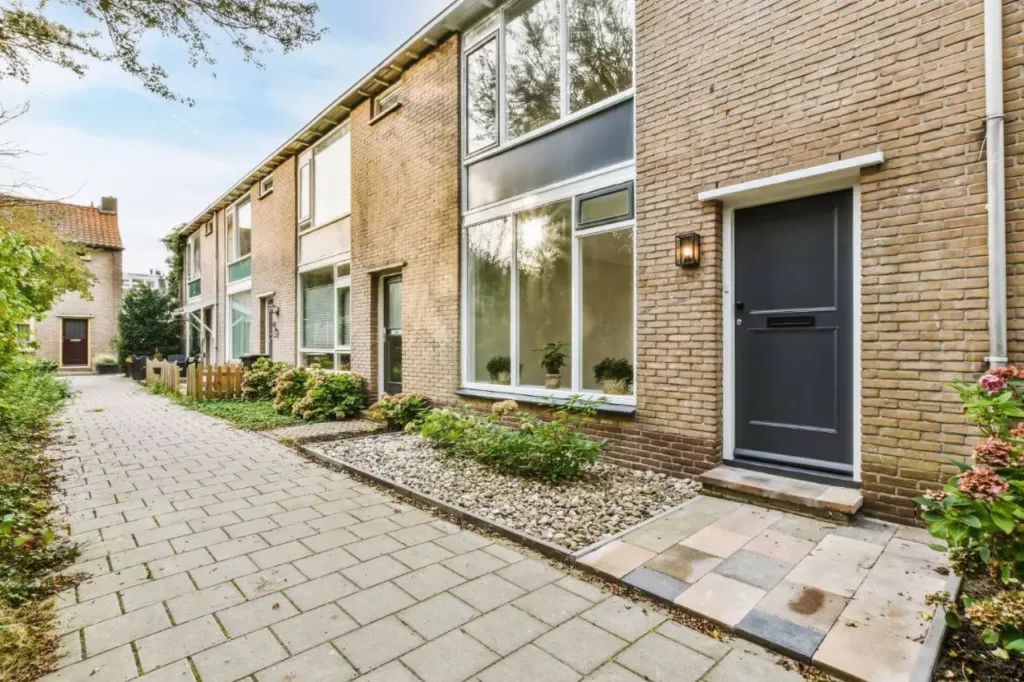 a concrete driveway outside the house.