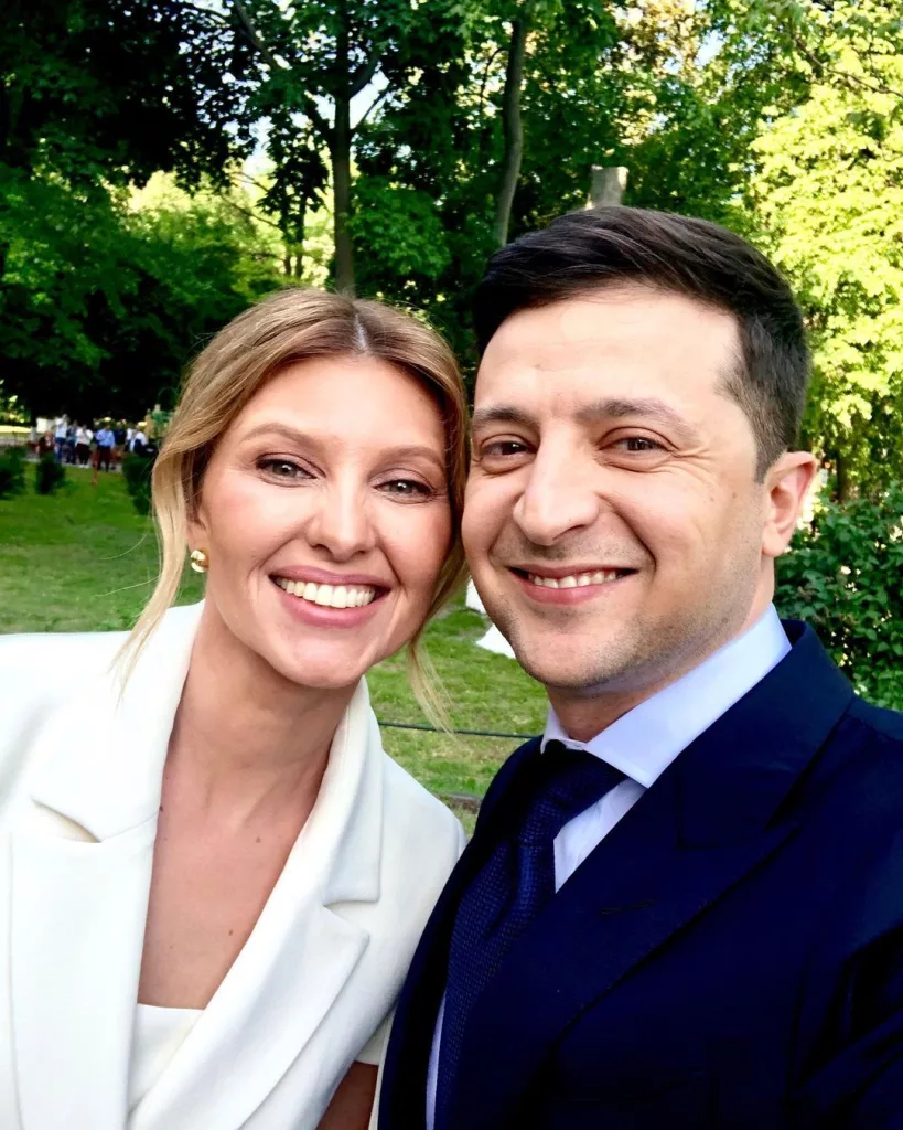 Olena and Volodymyr Zelenskyy taking selfie together.