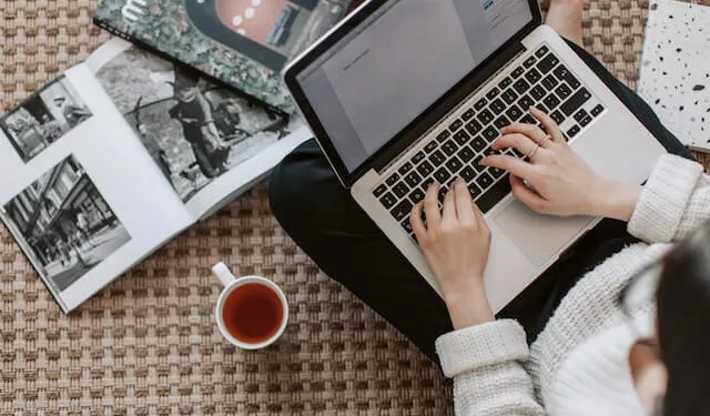 girl writing article
