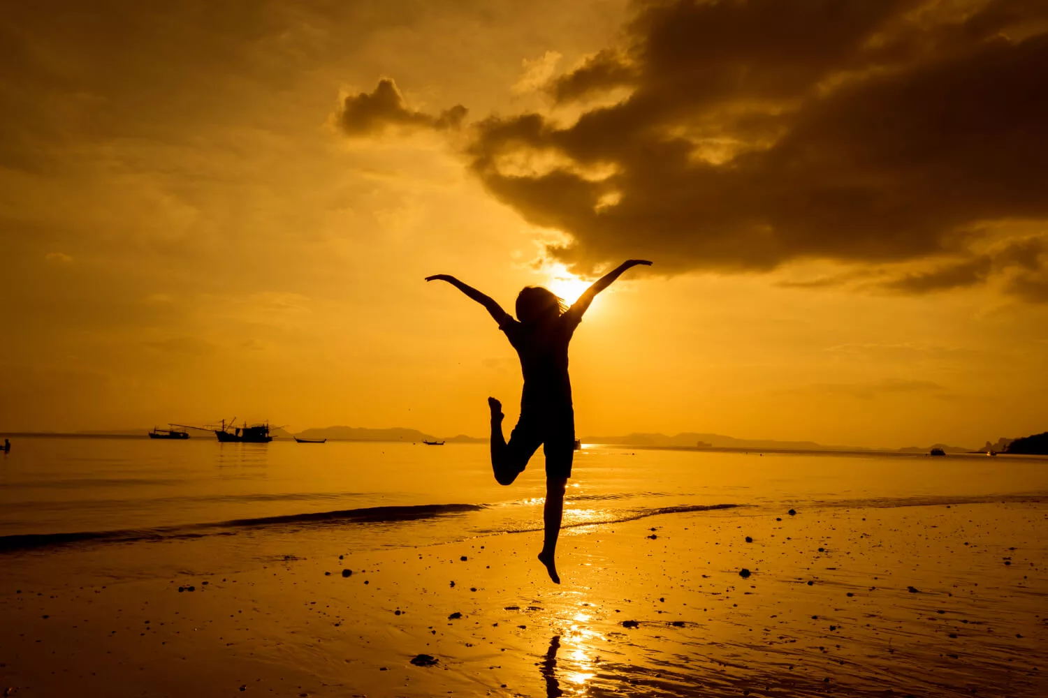 relax-woman-looking-sea-beach (1)