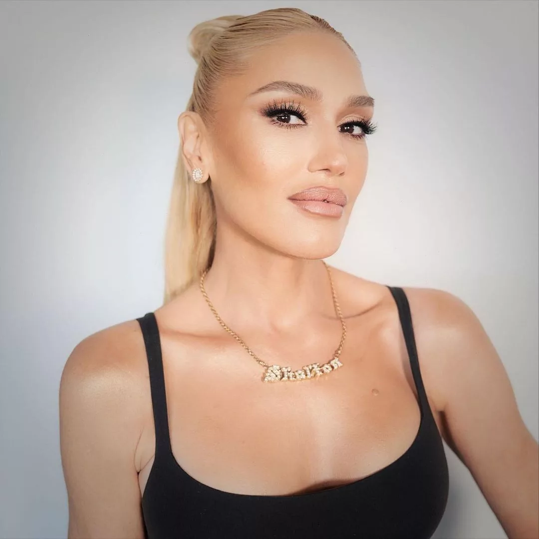 Gwen wearing a black top and taking selfie.